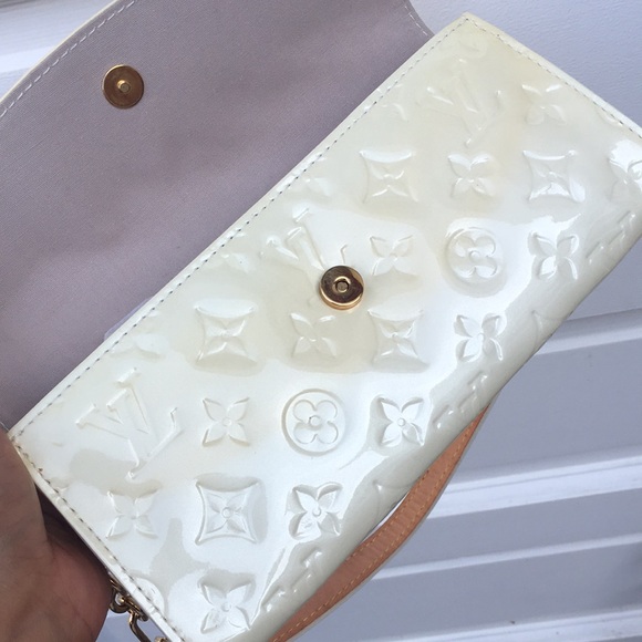 Authentic Louis Vuitton Pochette - Picture 9 of 16